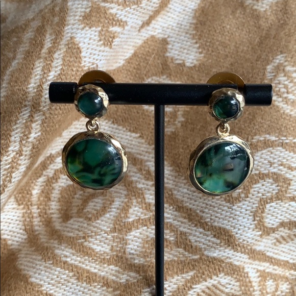 Vintage Monet earrings w/ translucent green enamel - Picture 3 of 3